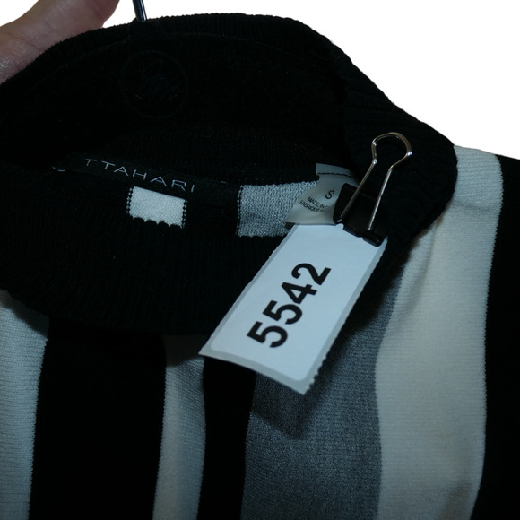 T Tahari Mock Neck Tank Sweater Womens Small Black Gray Striped Sleeveless - Picture 7 of 7